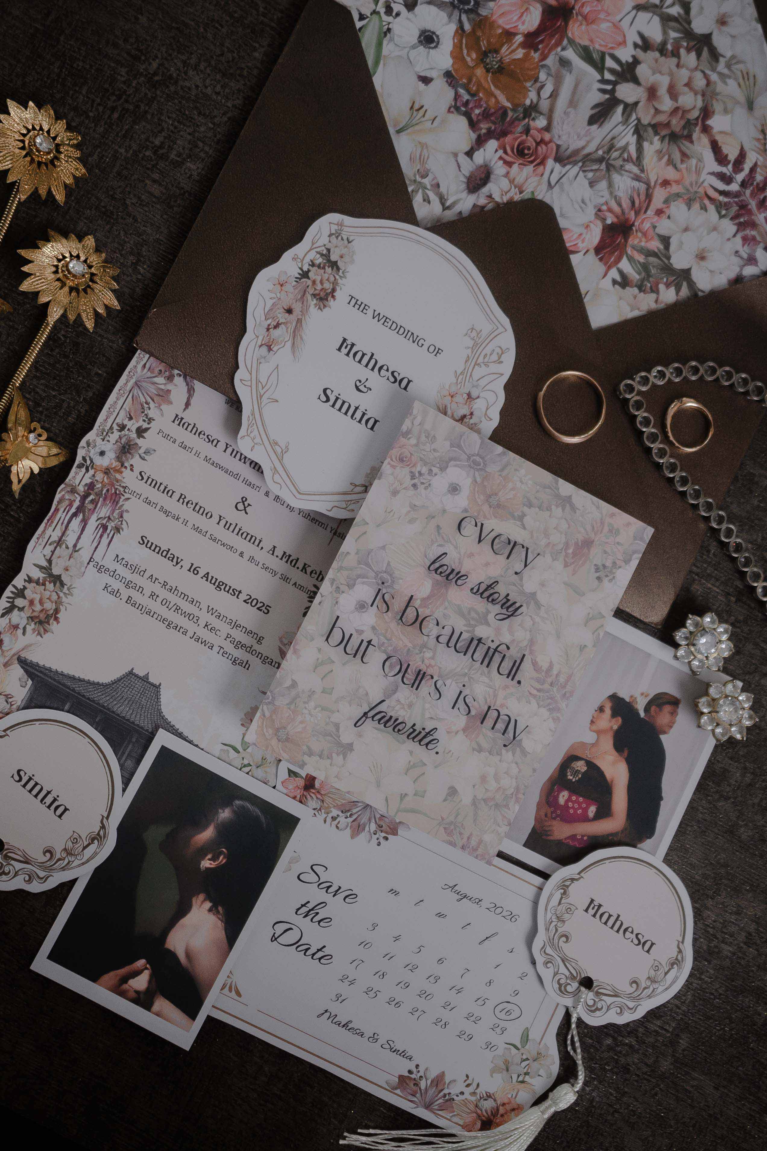 Pengantin pria bersama keluarga dan pendamping