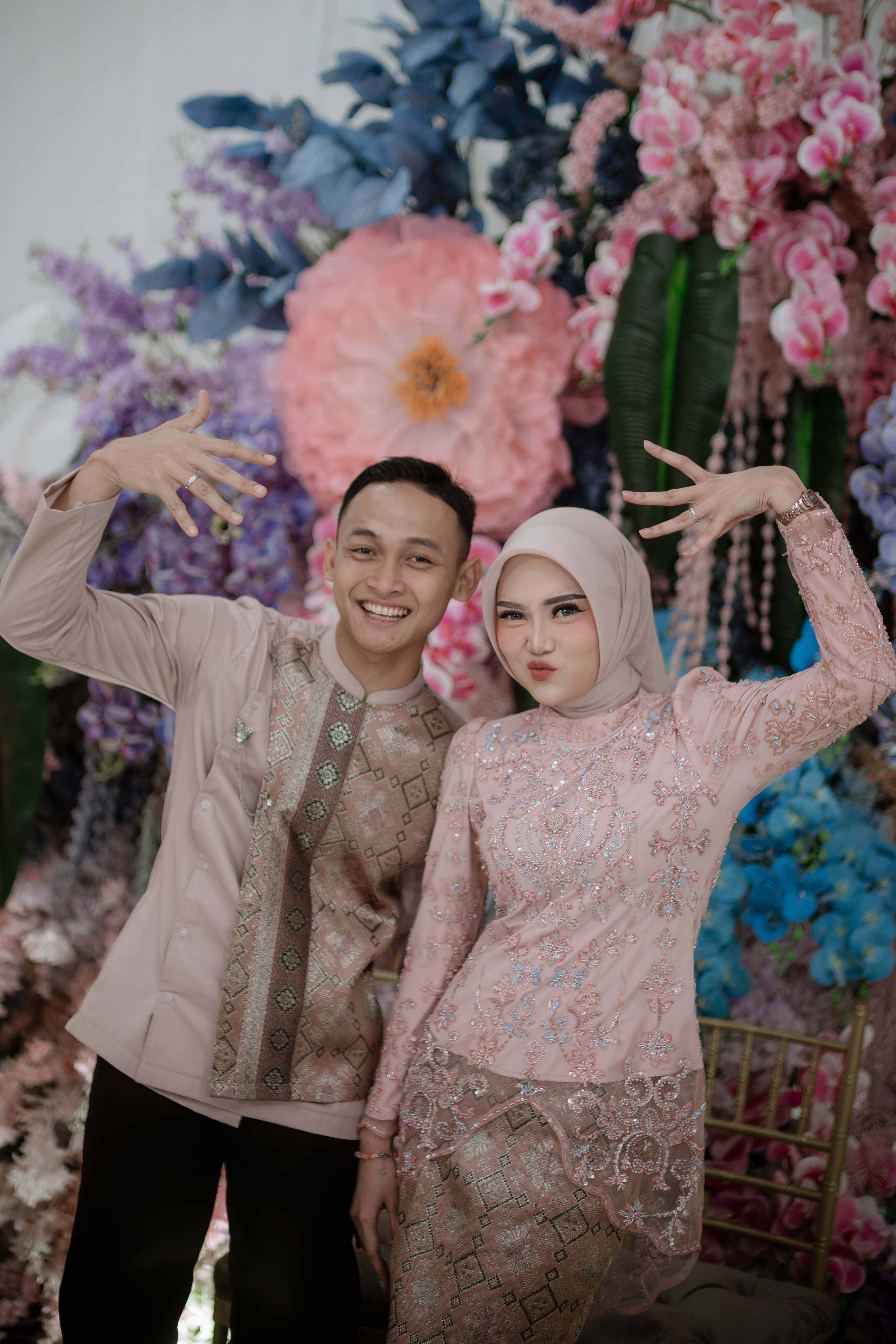 DSC06218 — pasangan berpose bersama